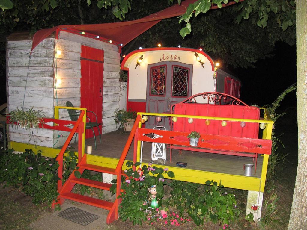 La Roulotte De Lola - Chambre D'Hotes La Celle  Exterior photo